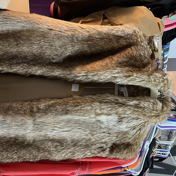 !faux fur vest! - Picture 2 of 3